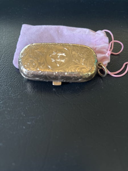 Gold sovereign case holder and sovereigns Carousel 3