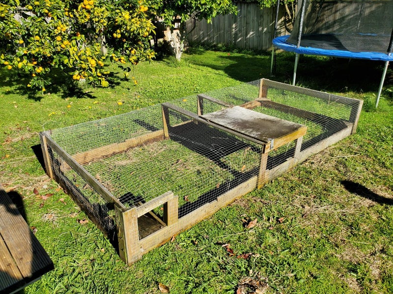 Outdoor Pet Cage / Enclosure - Rabbits, Guinea Pigs, Other small pets Carousel 1