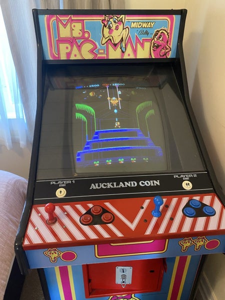 Ms Pac-Man 1980s complete arcade machine Carousel 1