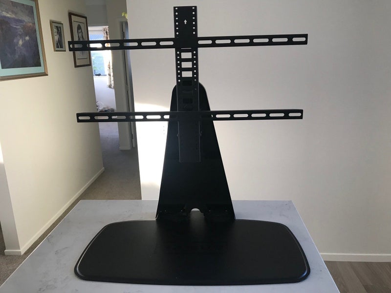 Sanus TV stand Carousel 1