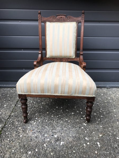 Victorian nursing chair Carousel 1