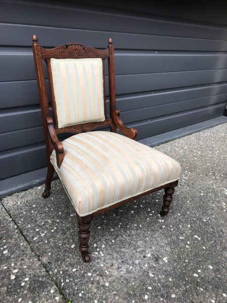 Victorian nursing chair Carousel 2