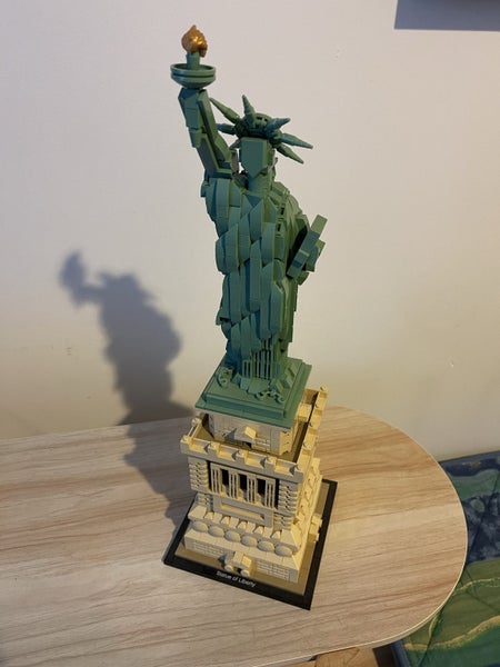 Lego 21042 Architecture Statue of Liberty (Retired set) Carousel 2