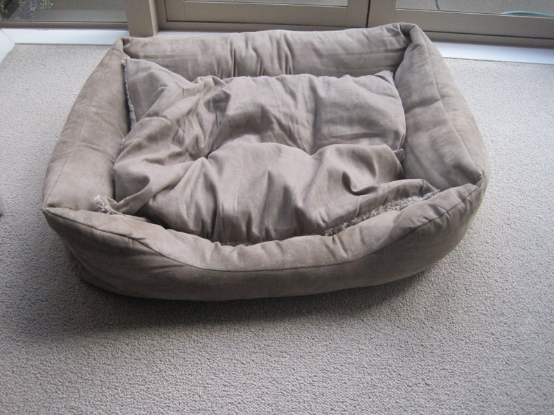 Dog bed - large in very good condition Carousel 2