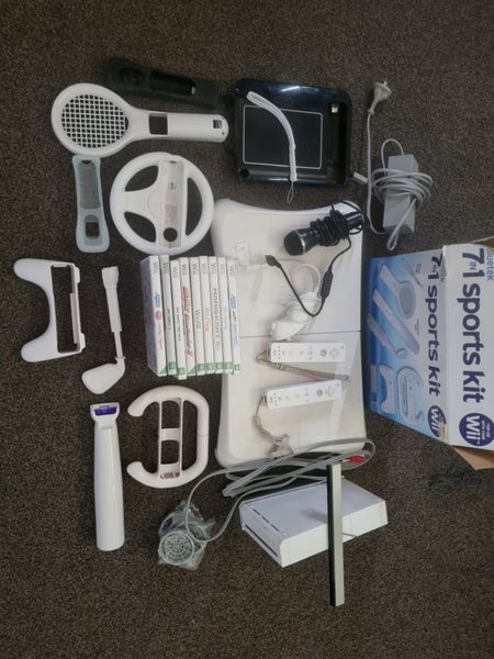 Wii Console with games and assesories Carousel 1
