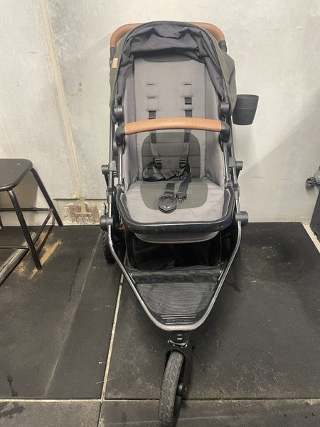 Edwards & Co Oscar Mx Pram with Extras Carousel 1
