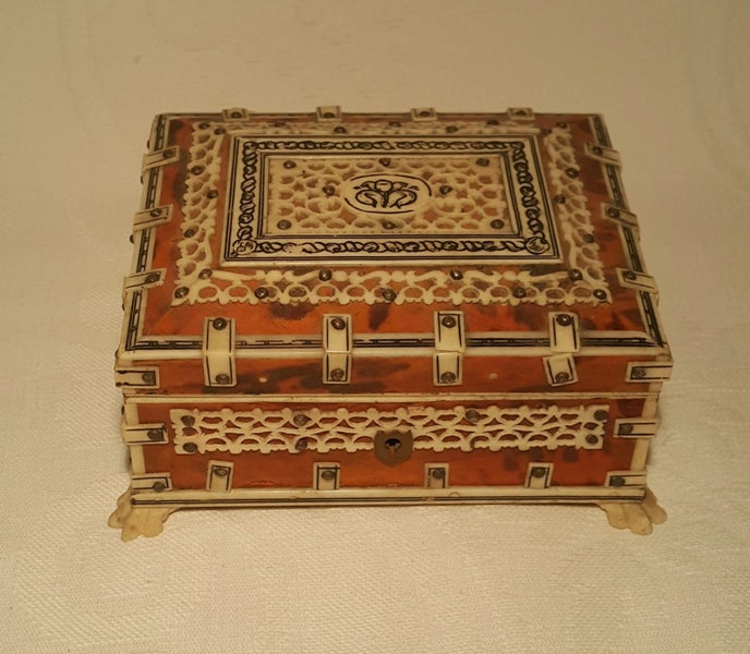 __ Rare Antique Tortoise Shell & Bone Jewel Box __ Carousel 2