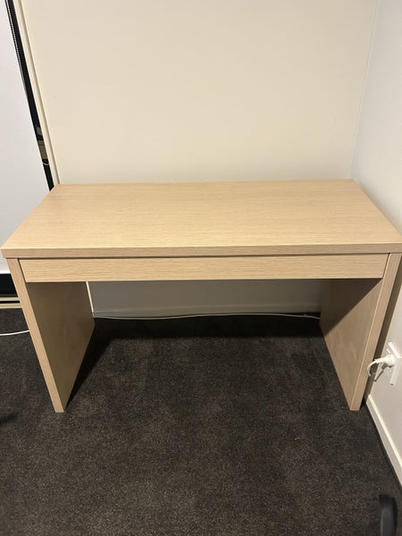 Desk Carousel 1