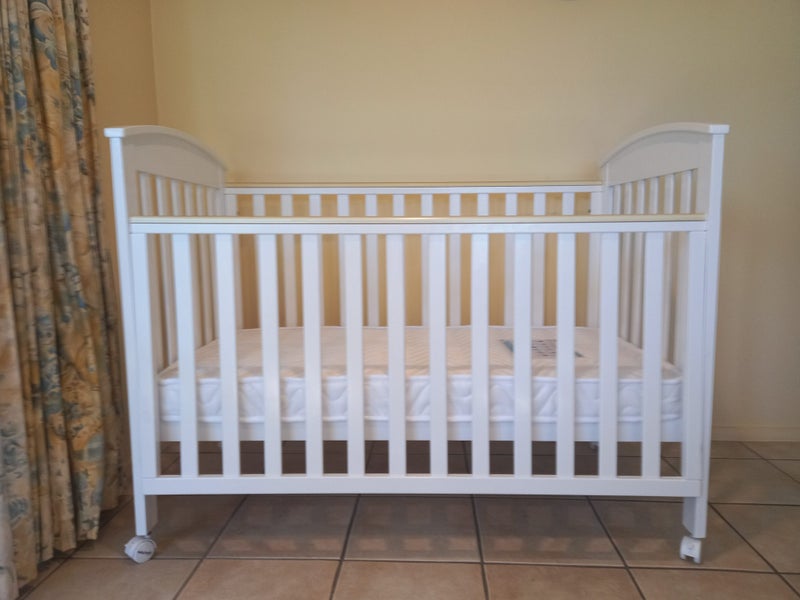 Cot and mattress Carousel 1