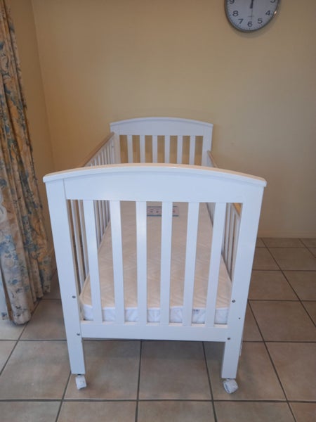Cot and mattress Carousel 2
