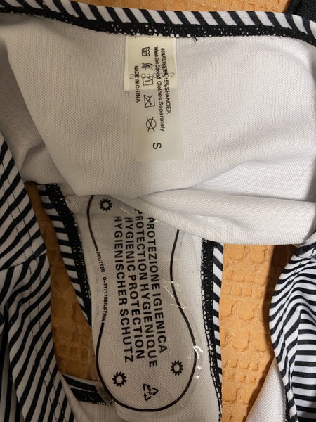 Bikini top (M) and bottom (S) BNWT $1 res Carousel 3