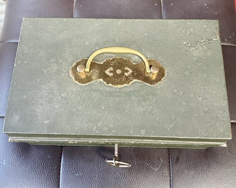 Victorian cash box Carousel 1