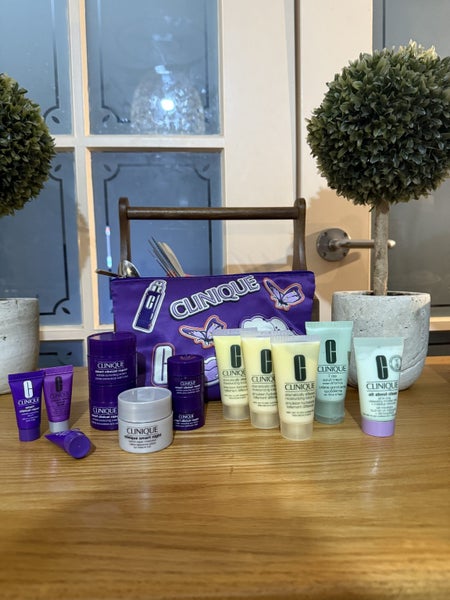 Clinique bulk skincare - brand new Carousel 1