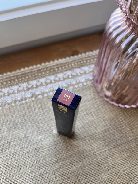 Brand new Estée Lauder Matte Lipstick Carousel 2