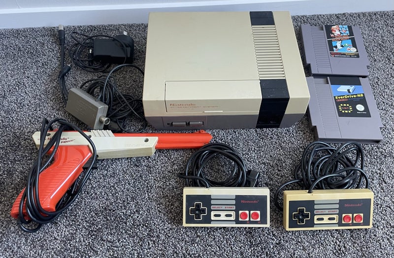Nintendo PAL NES console + N8 Everdrive + Mario/Duck Hunt + Zapper gun bundle Carousel 1
