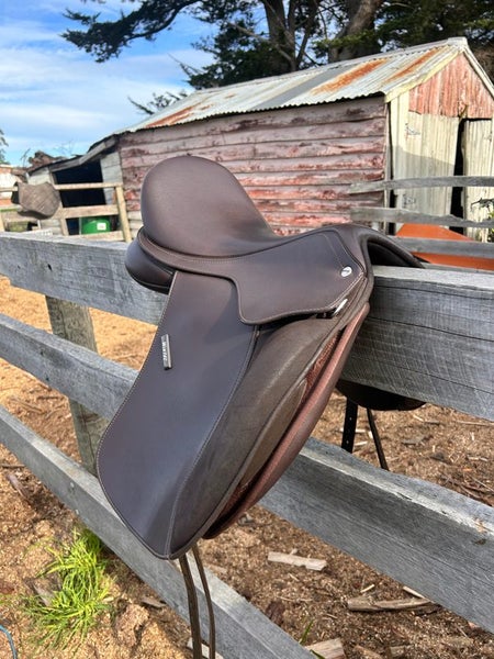 Near New Wintec Dressage Show Saddle 16”62863239929345113
