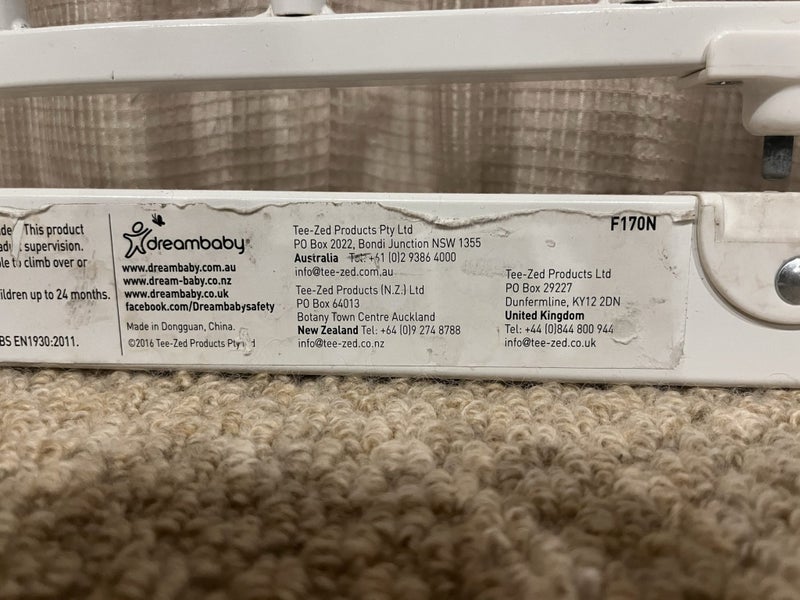 Dreambaby F170 Chelsea Gate Xtra-Wide Carousel 2