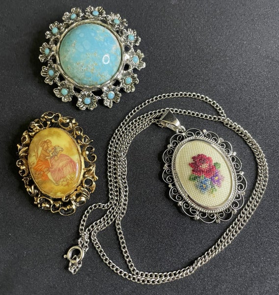 Vintage Brooch & Necklace Trio Carousel 1