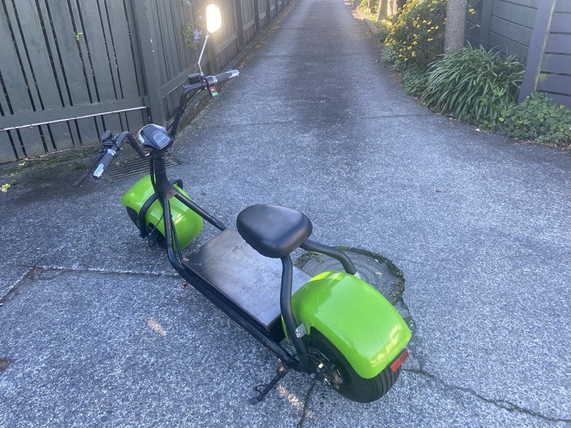 Fat Wheel E-Scooter Carousel 2