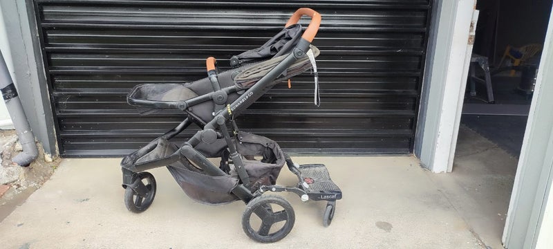 Edwards & Co Pram + Lascal BuggyBoard Carousel 2