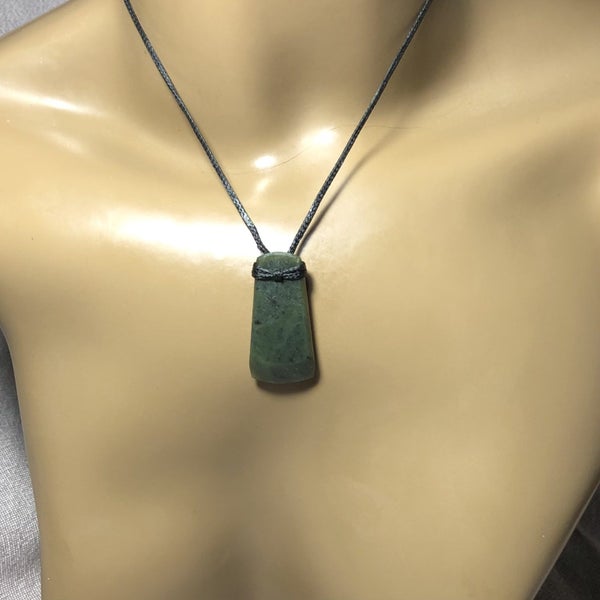 CRAZY 1 DAY AUCTION: 3.9cm Greenstone Toki, $1 Reserve Carousel 8