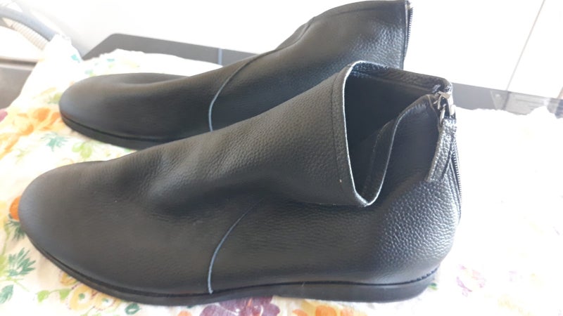Womens short ankle leather boots Carousel 1