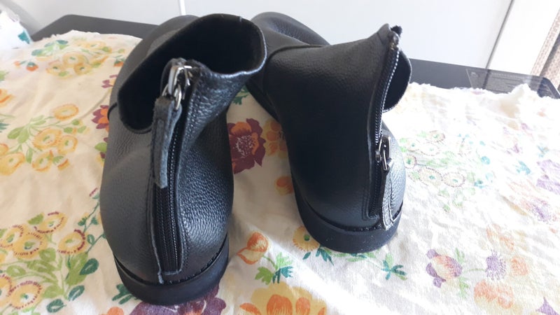 Womens short ankle leather boots Carousel 2
