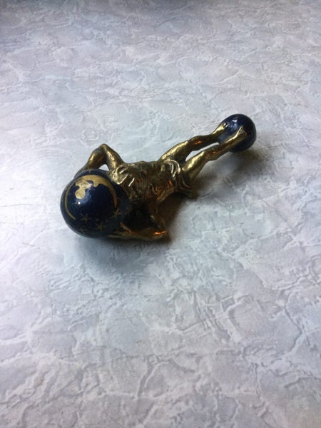 SOME TYPE OF GILDED VINTAGE METAL ORNAMENT PERHAPS A CAR MASCOT.? Carousel 2