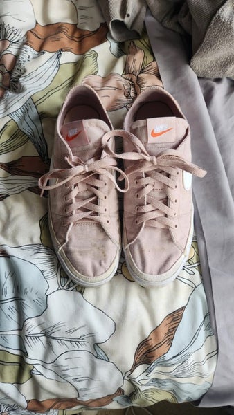 Nike Court Royale Carousel 1