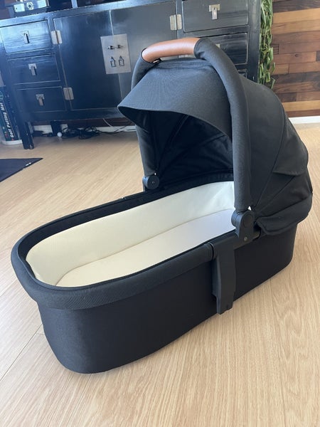 Edwards & Co - Carry Cot Carousel 1