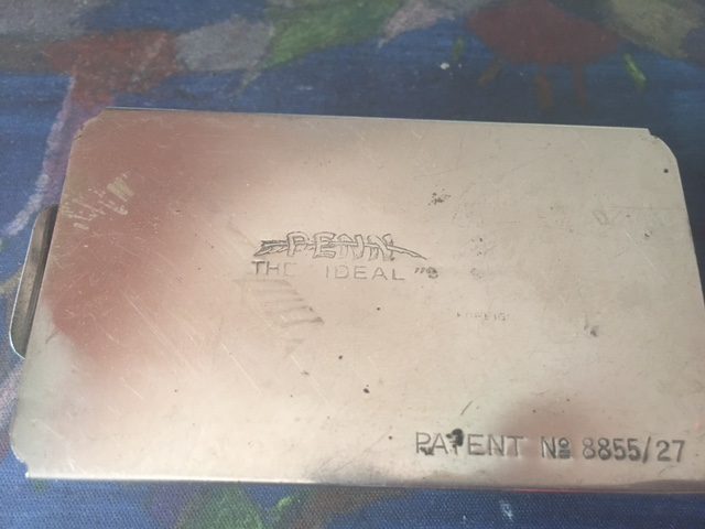 ANTIQUE, TRAVEL CIGARETTE CASE/ASH TRAY Carousel 1