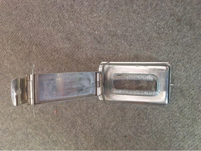 ANTIQUE, TRAVEL CIGARETTE CASE/ASH TRAY Carousel 2