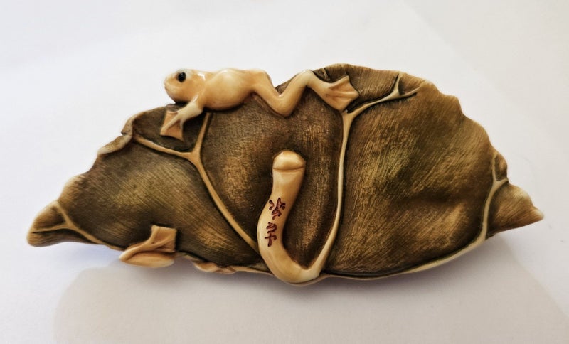 NETSUKE Carousel 1