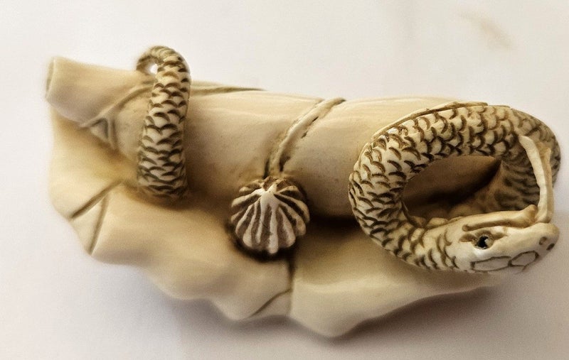 NETSUKE Carousel 1
