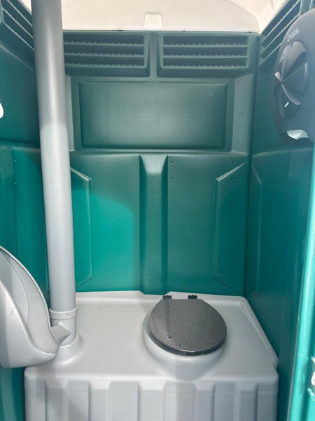 80 Satelite Tufway Portable toilets and flushing units Carousel 1