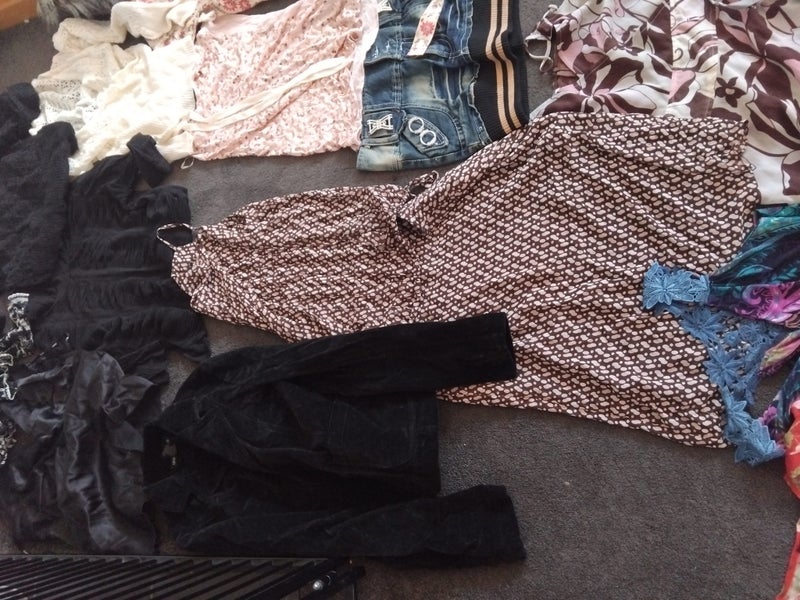 Woman's dresses, velvet jacket and tops Carousel 6
