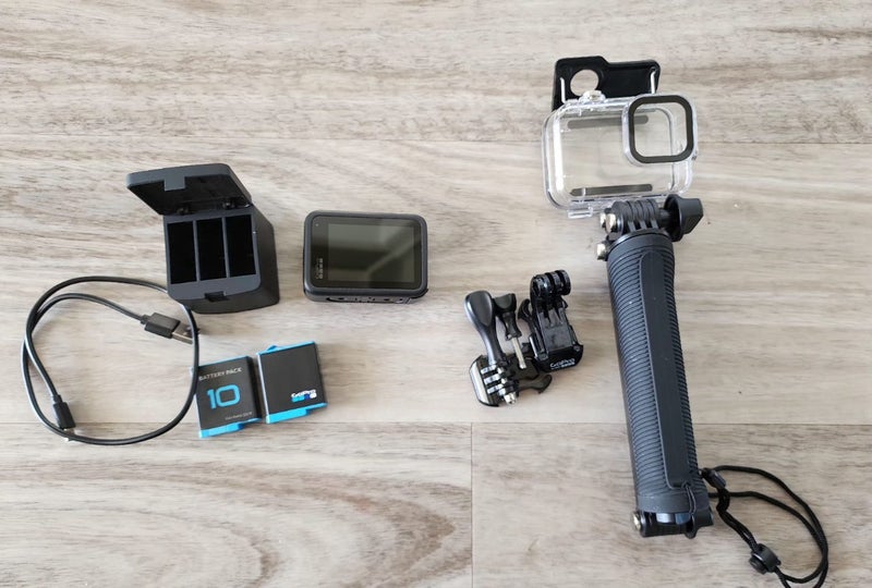 Gopro Hero 10 black and accessories Carousel 1