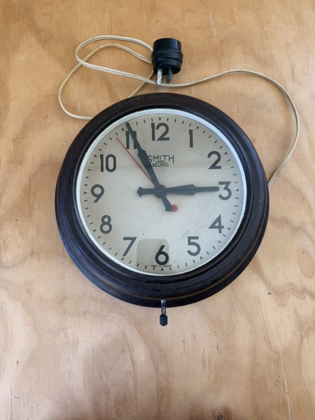 Vintage Smiths Sectric Bakelite Clock Carousel 1