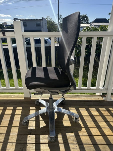 Formway Life Chair Carousel 2
