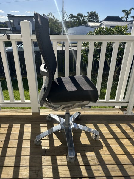 Formway Life Chair Carousel 3