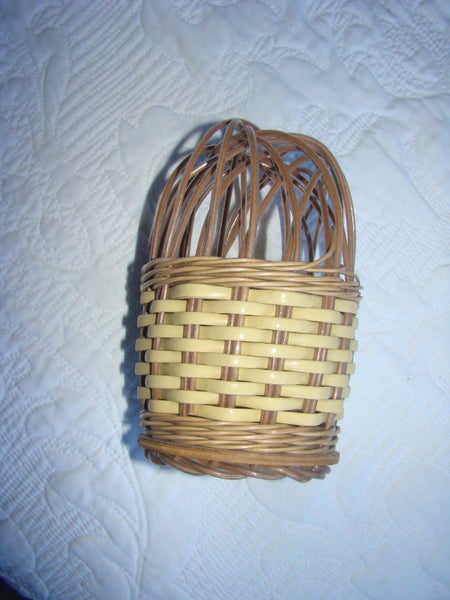 Retro holder for a ball of wool Carousel 1
