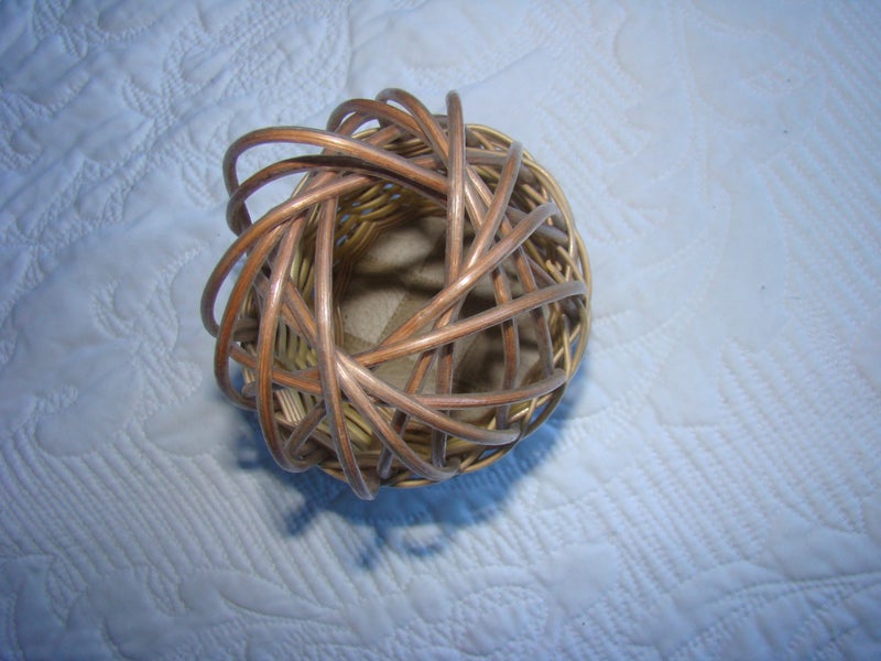 Retro holder for a ball of wool Carousel 2