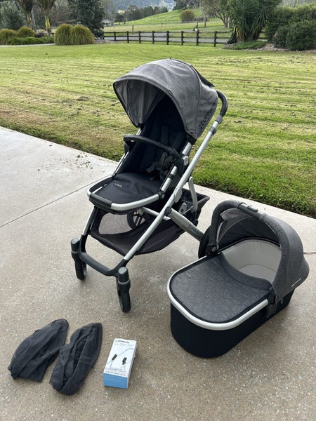 Uppababy Vista Stroller – Great Bundle! Carousel 1