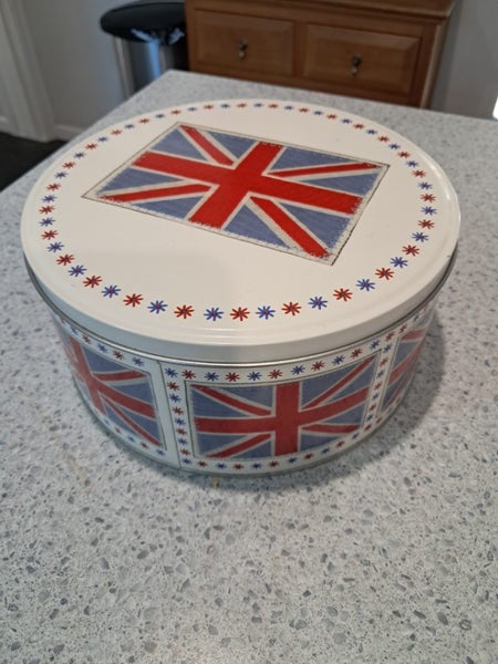Queen's Jubilee Cake Tin Carousel 1