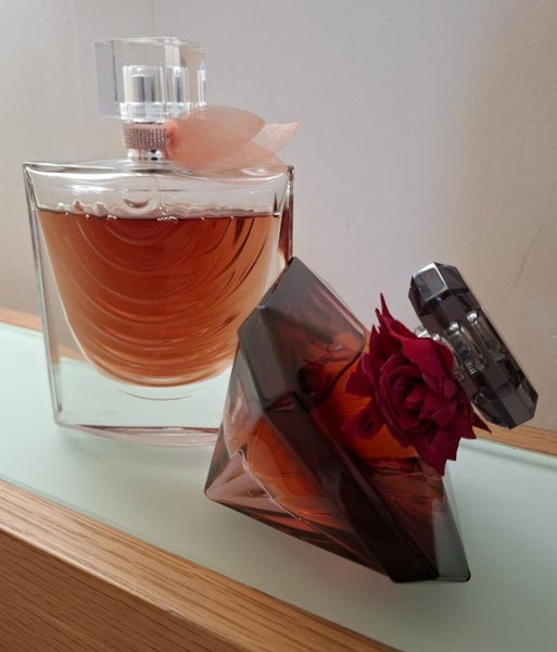 La Vie Est Belle Iris Absolu, Intense or La Nuit Tresor Intense -1x3/5 ml decant Carousel 1
