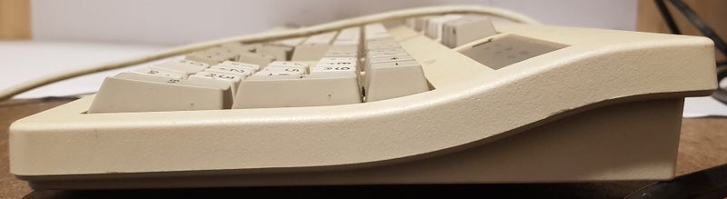 VINTAGE - SUH (SIAM UNITED HI-TECH) KEYBOARD FROM THE MID 1990'S Carousel 8