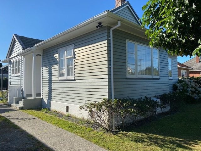 Image 1 of 18