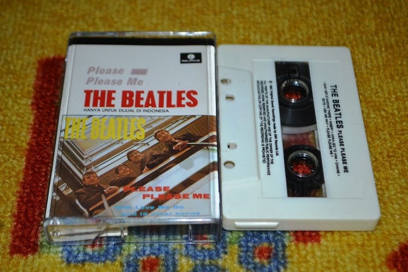 THE BEATLES Please Please Me CASSETTE TAPE Carousel 2