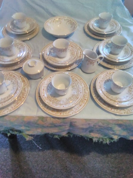 LiLing fine china Carousel 1