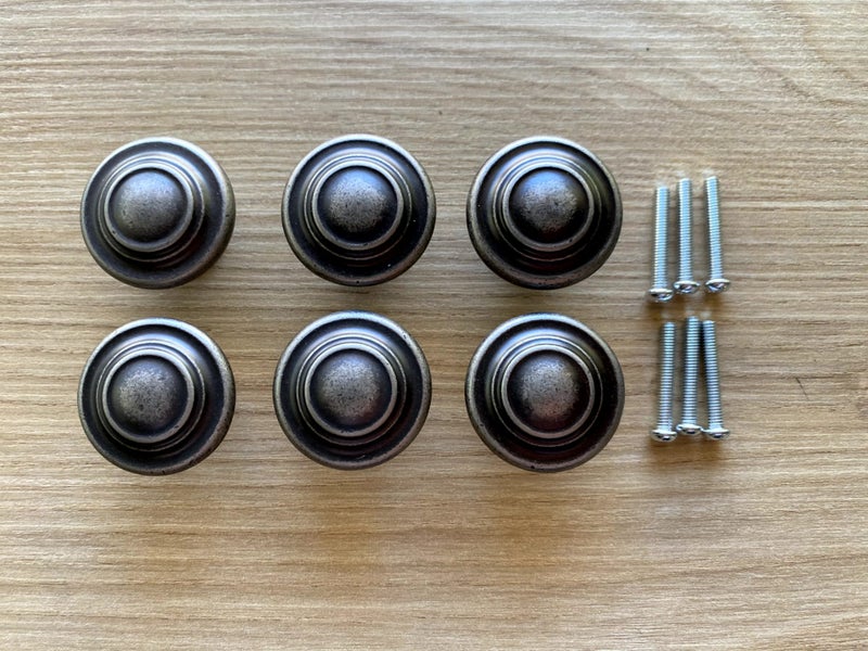 $1 res - set of six vintage-look pewter cabinet or drawer knobs 25 x 33mm Carousel 1